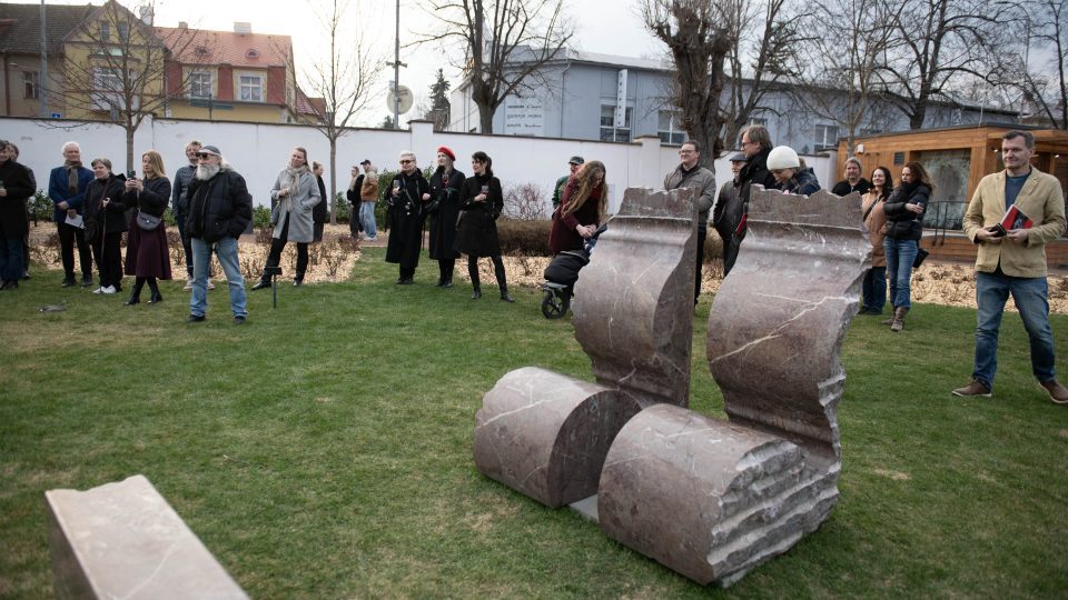 Přijďte se podívat na nové výstavy Petra Válka, Jakuba Berdycha Karpelise a Radima Langera do GASK